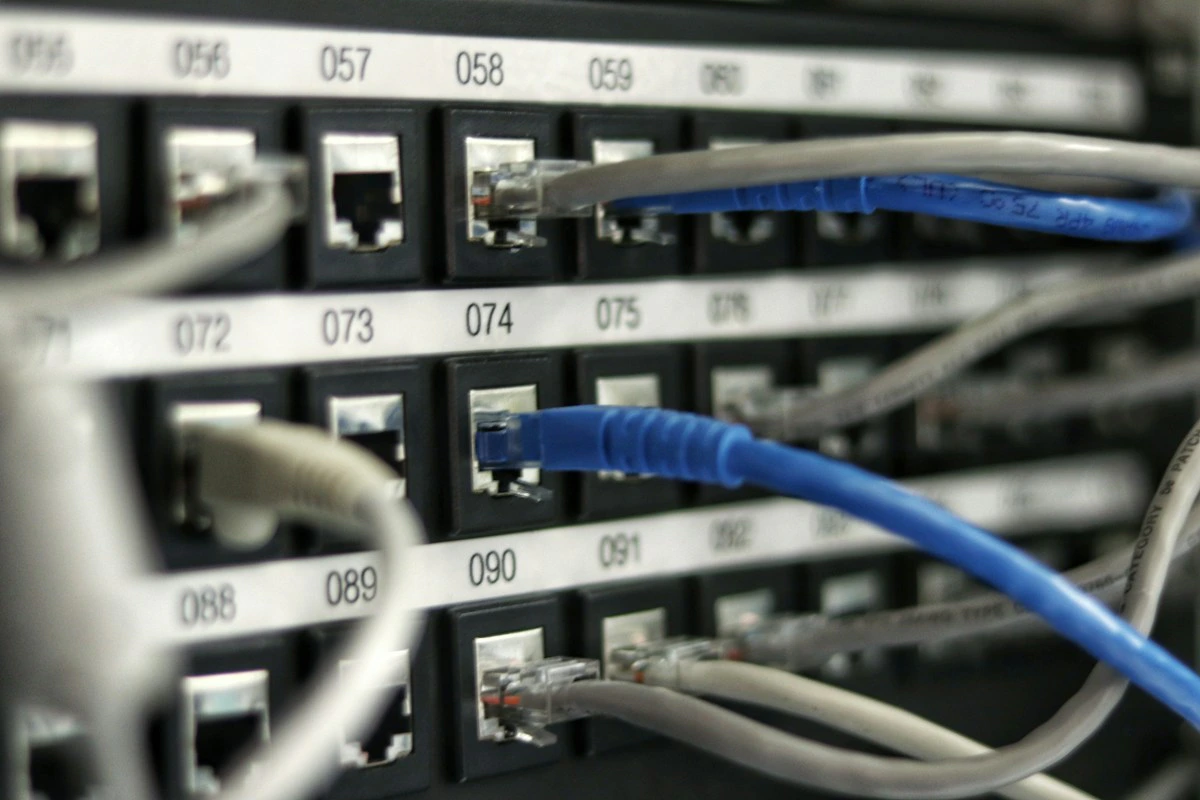 Where to Run GSA SER: VPS vs. Your Own PC vs. Shared Hosting 4 Network connections between servers, representing a stable line for proxies and captcha services